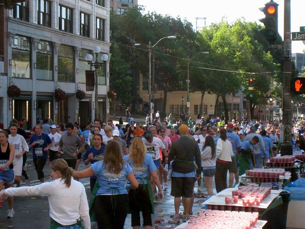 marathon-volunteer-1