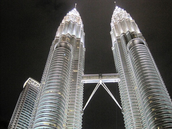 petronas-tower-night